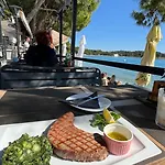 Martin Makarska, Close To The アパート マカルスカ