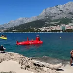 Martin Makarska, Close To The アパート *