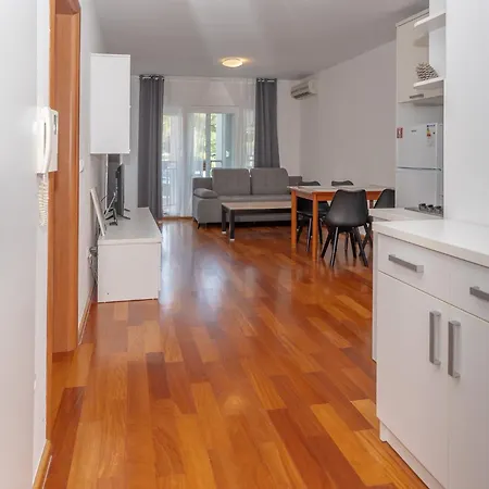 Martin Makarska, Close To The Daire *