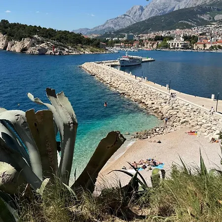 Martin Makarska, Close To The * Makarska