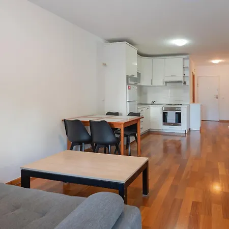 Martin Makarska, Close To The 마카르스카